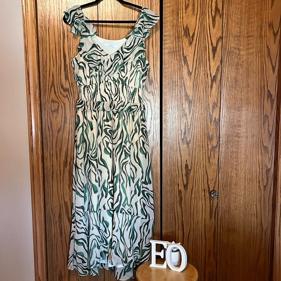 Cream/Green Dress - Picture 1 of 4